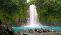 Chiêm ngưỡng thác nước cao gần 30m tại Mộc Châu